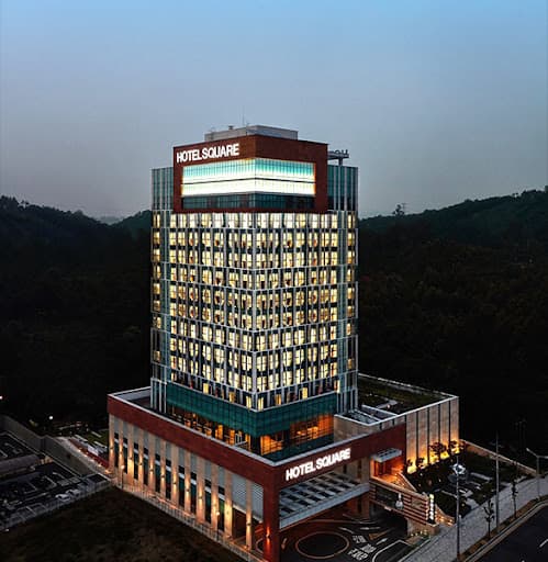 Hotel Square (호텔 광장)